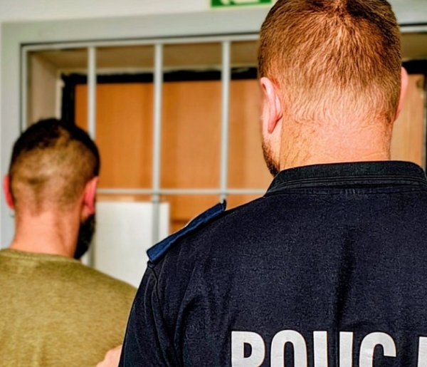 Interwencja pod Radomskiem zakończyła się zatrzymaniem 39-latka z marihuaną-25325