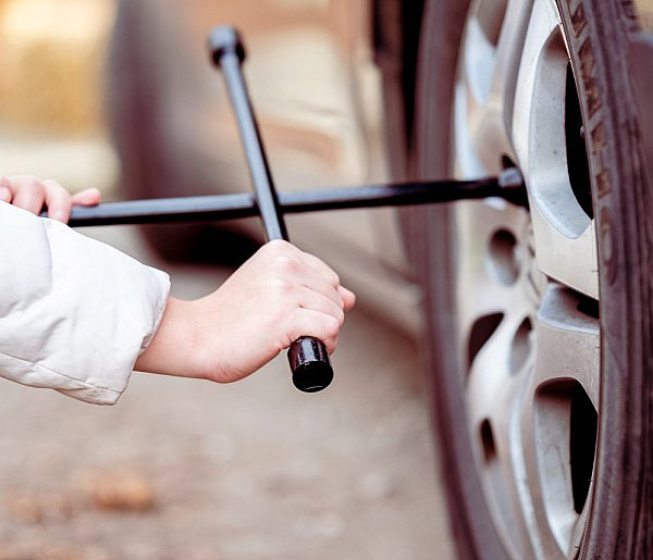 Z pozoru drobiazg, a może skończyć się tragedią. Urząd ostrzega kierowców-25366