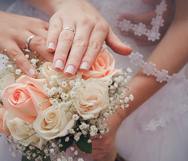 40 tys. zł za ślub i dziecko. PiS chce zachęcać do małżeństw i rodzicielstwa-25541