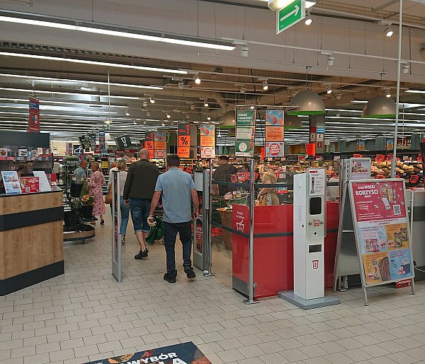 Pracownicy popularnej sieci mają dość. W południe zatrzymają pracę-25751