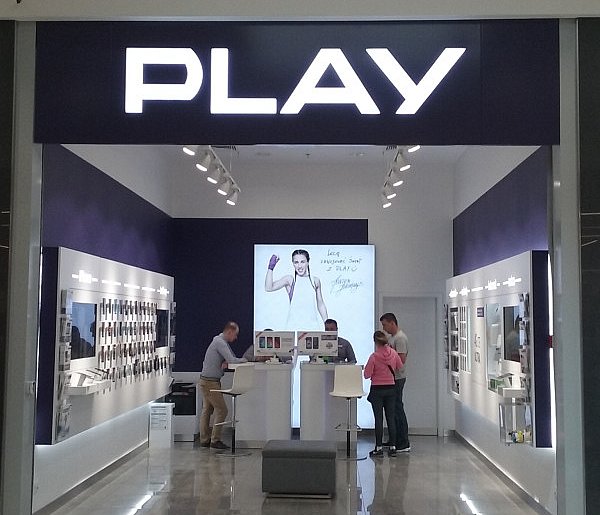 Potężna kara dla Play. Sieć ma zwrócić klientom pobrane środki-25776