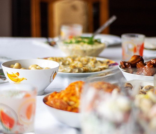 Polacy znów sięgną głębiej do kieszeni. Tyle wydają na świąteczne jedzenie-25841