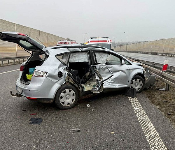 Łódzkie: koniec utrudnień po zderzeniu 9 aut na S8; w regionie 14 wypadków i 16 ko-25973