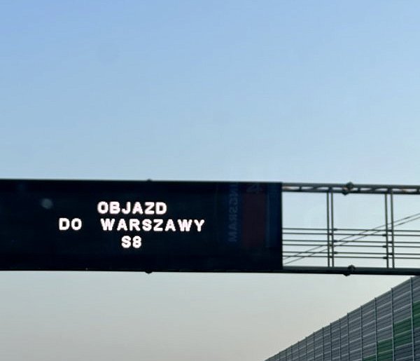 Poważny wypadek na A1 pod Tuszynem. Osobówka wjechała pod naczepę ciężarówki
