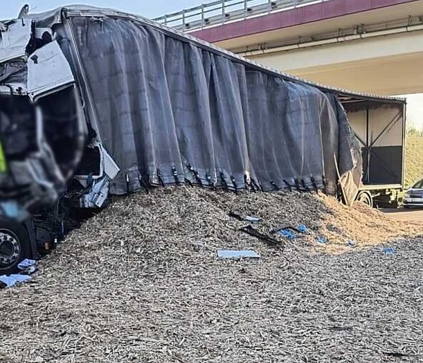 Śmiertelny wypadek na A1. Zderzenie czterech pojazdów, kierowca ciężarkówki zginął