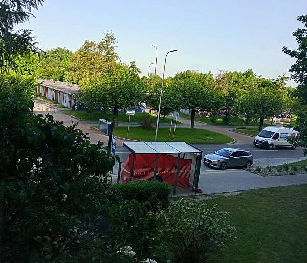 Śmierć mężczyzny na przystanku w Radomsku. Policja wyjaśnia okoliczności