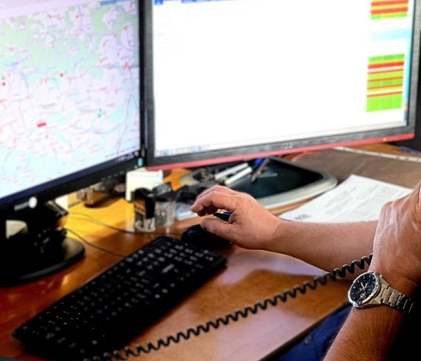 Dwie interwencje w jeden wieczór w Radomsku Policjant pomógł osobom w kryzysie emo