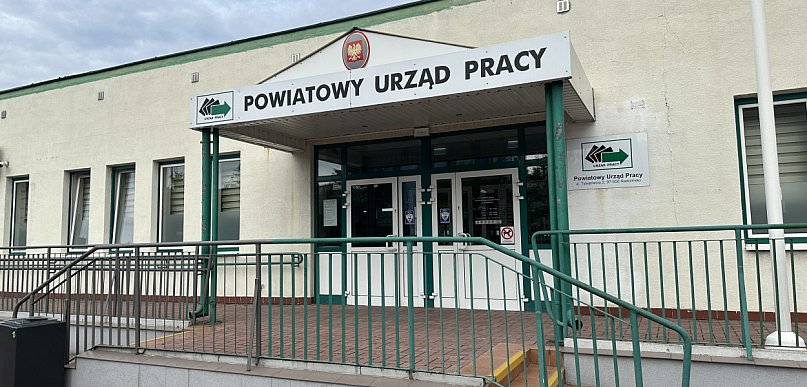 Raport: prawie 60 proc. osób w wieku 18–24 lata szuka nowej pracy