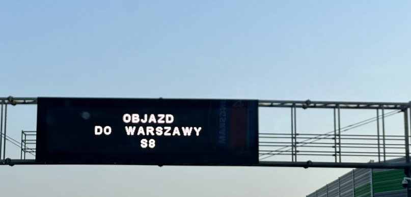 Poważny wypadek na A1 pod Tuszynem. Osobówka wjechała pod naczepę ciężarówki