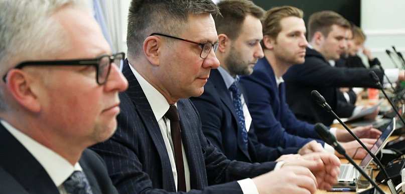 Bochenek: kierownictwo PiS zawiesiło senatora Włosowicza; wszczęto procedurę usuni