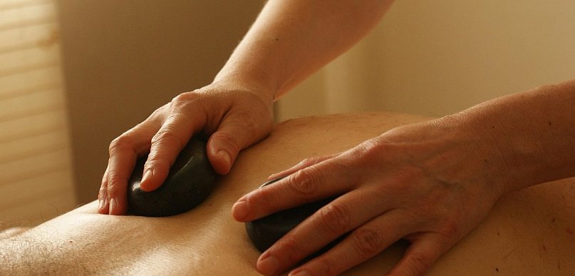 Masaże i rytuały pielęgnacyjne, które pomagają odzyskać równowagę ciała i spokój