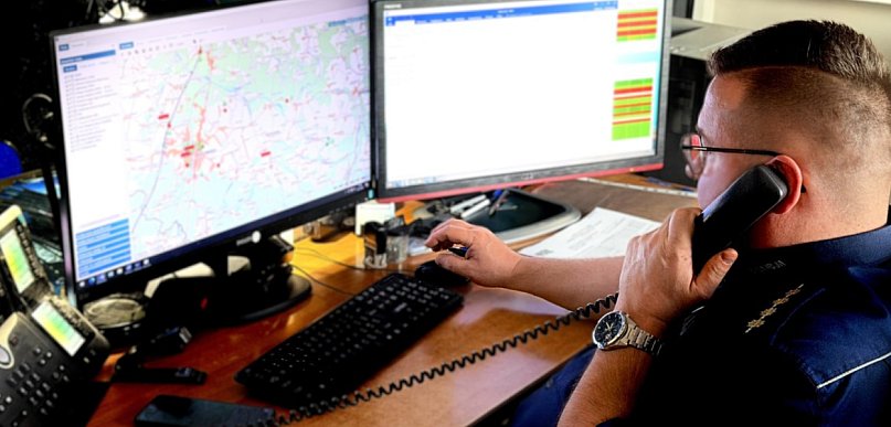 Dwie interwencje w jeden wieczór w Radomsku Policjant pomógł osobom w kryzysie emo