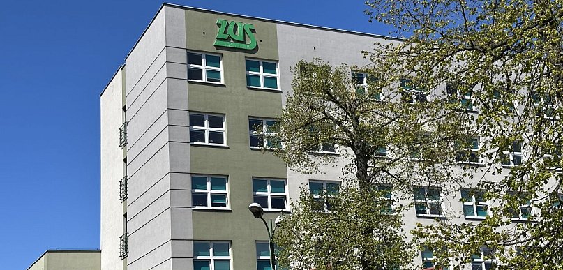 ZUS ostrzega przed oszustami i SMS-ami z linkiem prowadzącym rzekomo do portalu eZ