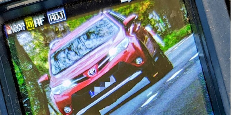 Dwie kobiety straciły prawo jazdy za jazdę ponad 100 km/h w terenie zabudowanym - 25092