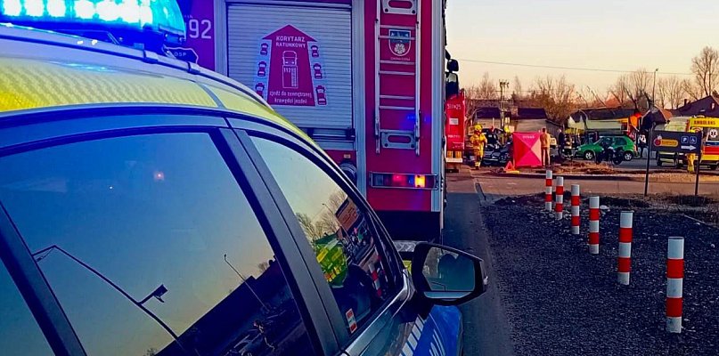 Motocyklista ranny po zderzeniu z fordem w Pławnie na ulicy Gidelskiej