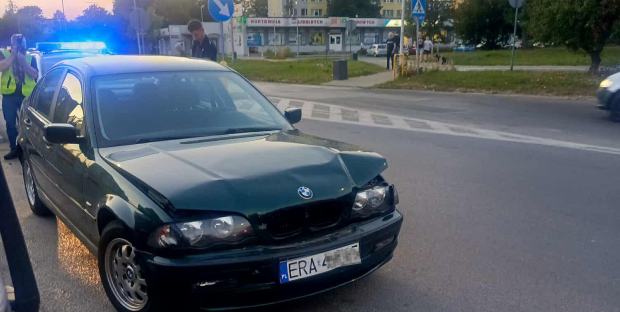 fot: BMW wjechało w Citroena, kierowca chciał zwiać, bo miał jakby powód
