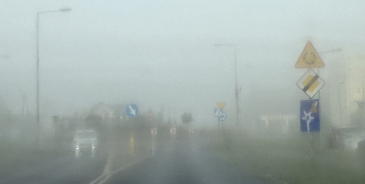Rondo Braci Różewiczów w Radomsku podczas mgły 