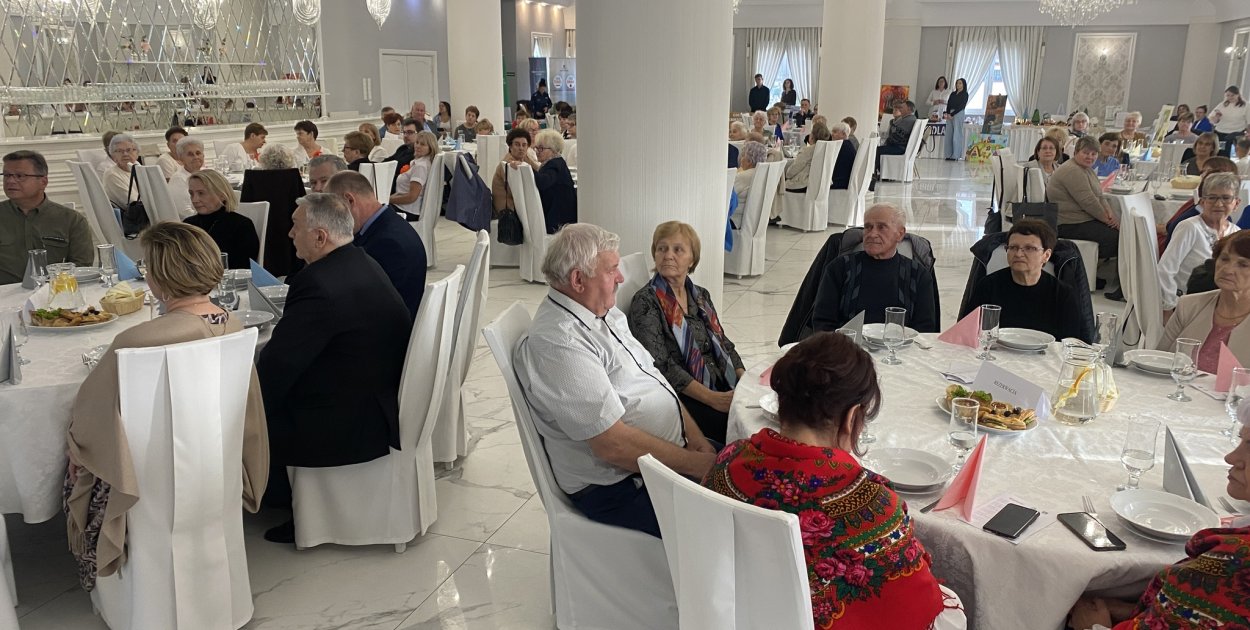 fot: uczestnicy Gminnego Dnia Seniora w Gidlach; źródło zdjęć: Powiat Radomszczański