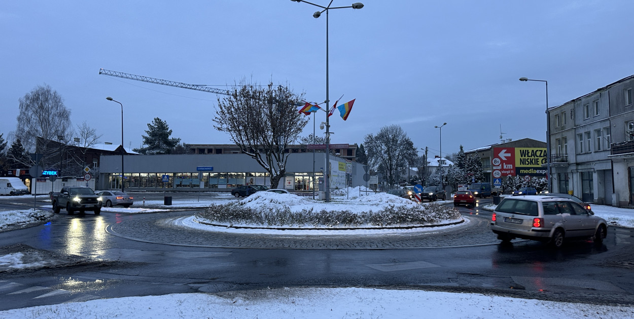 fot: rondo koło D.H. Stodoła w Radomsku w dniu 24 listopada 2025 r. 
