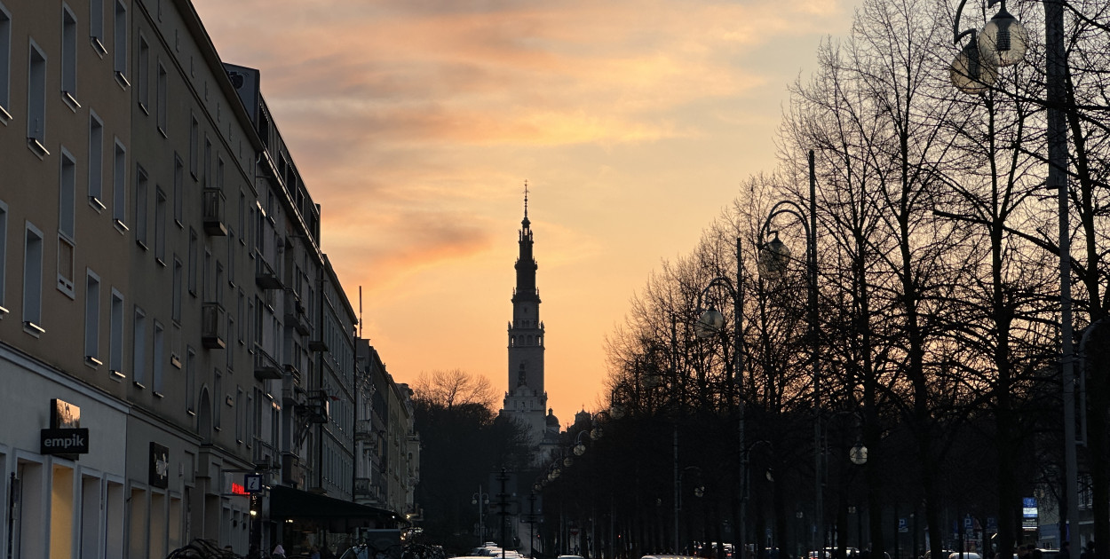 Częstochowa, aleje NMP z widokiem na Jasną Górę