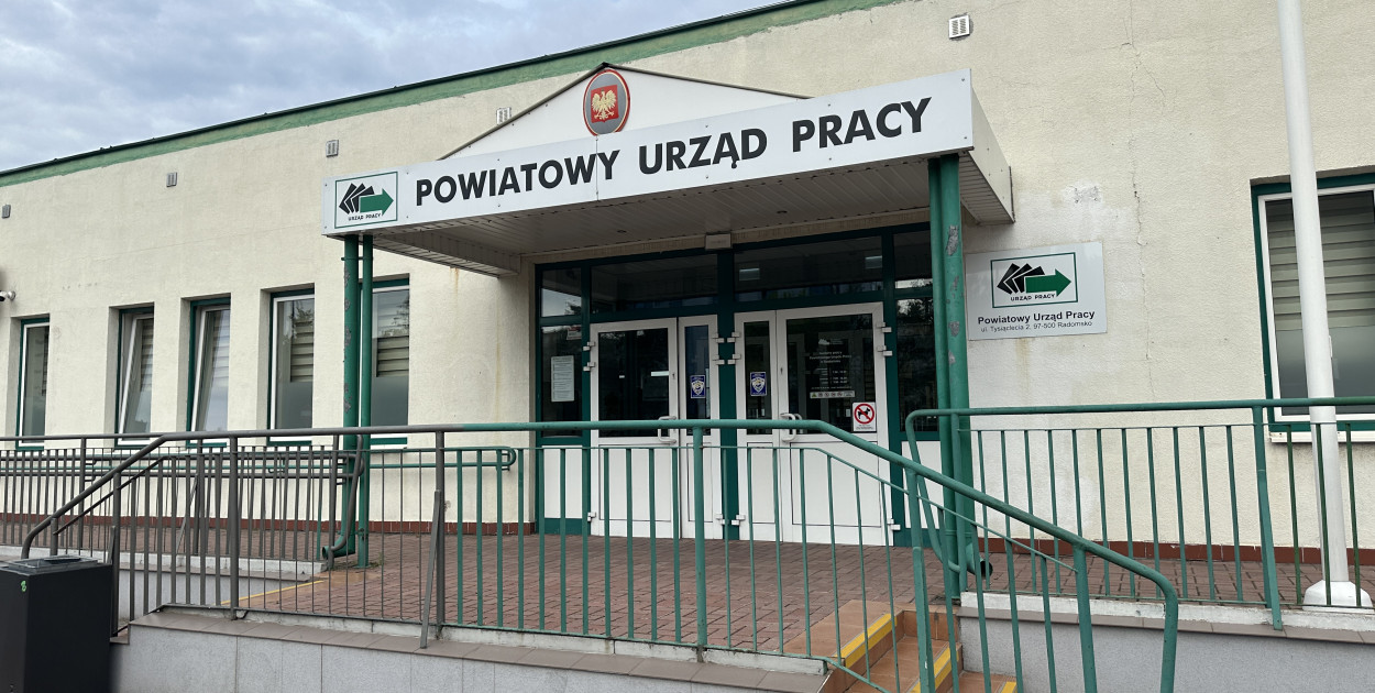 Raport: prawie 60 proc. osób w wieku 18–24 lata szuka nowej pracy