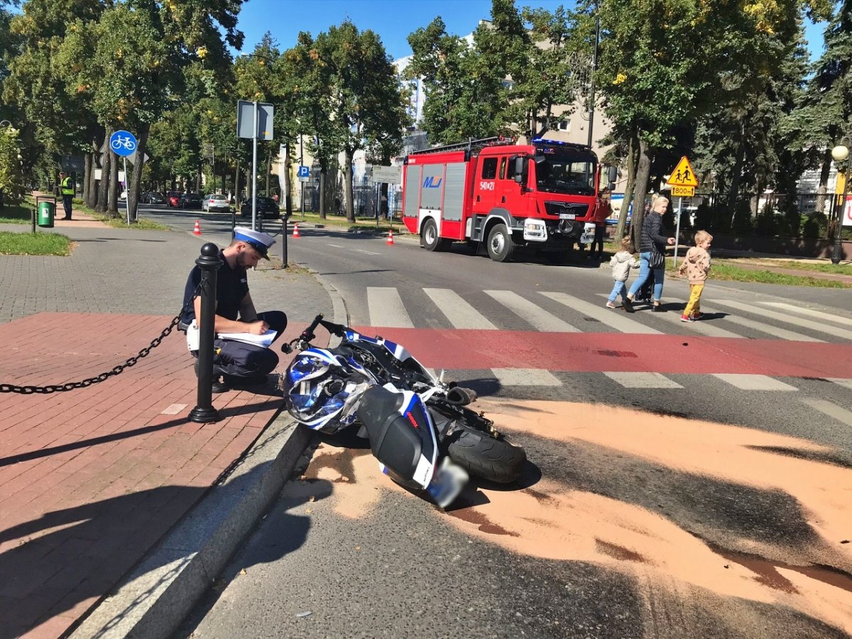 fot: KPP Tomaszów Mazowiecki / tragiczny wypadek na ulicy Polnej; nie żyje 19-letni kierowca motocykla