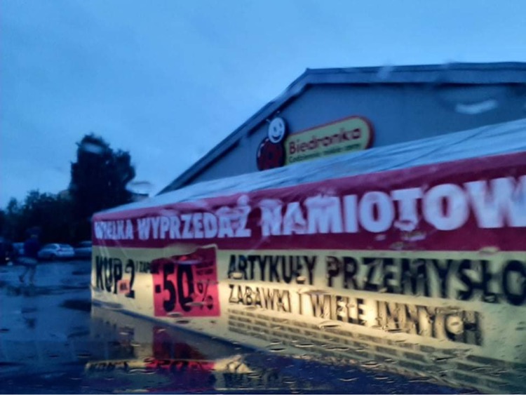 barely Paving Figure Pod Biedronkę na Narutowicza w Radomsku wraca namiot wyprzedażowy! Znamy  szczegóły: - spotradomsko.pl