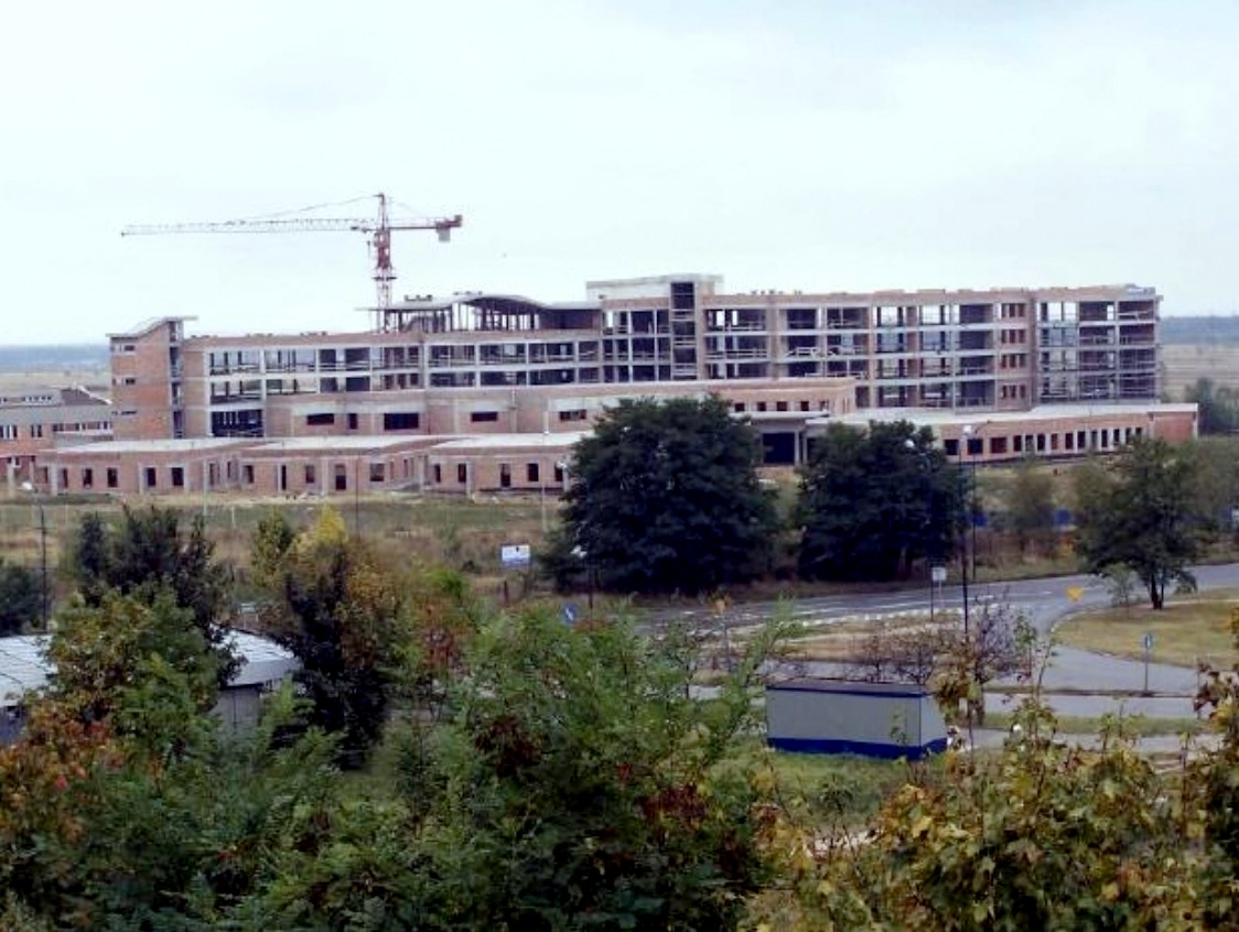 Szpital Powiatowy w Radomsku - jego budowa trwała 20 lat.  zdjęcie nadesłane na kontakt@spottedradomsko.pl